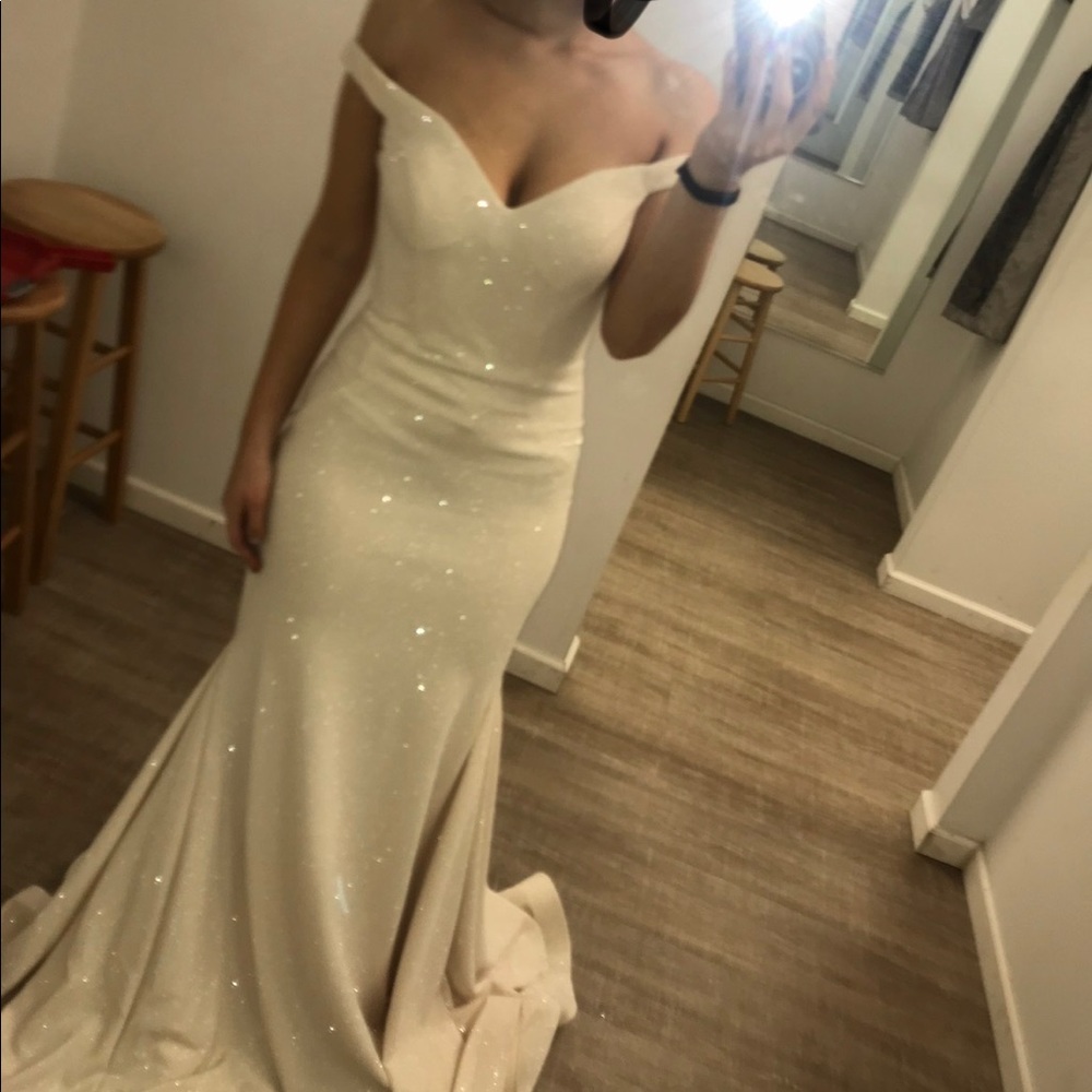 #55187 Jovani White Size 4 Gown - Prom/Pagaent - Picture 15 of 16